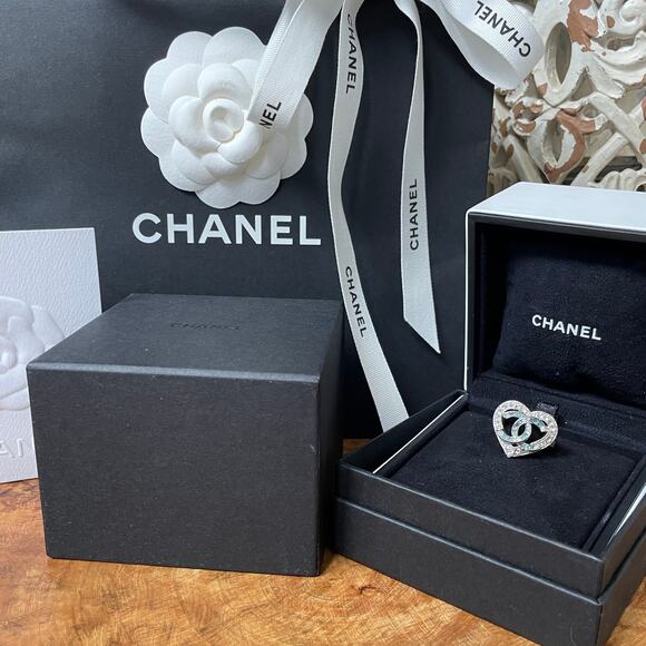 Chanel A16 Heart Ring | Ombre Blue Strass Crystals, CC, Rare Silver Statement, 6 - Picture 10 of 16
